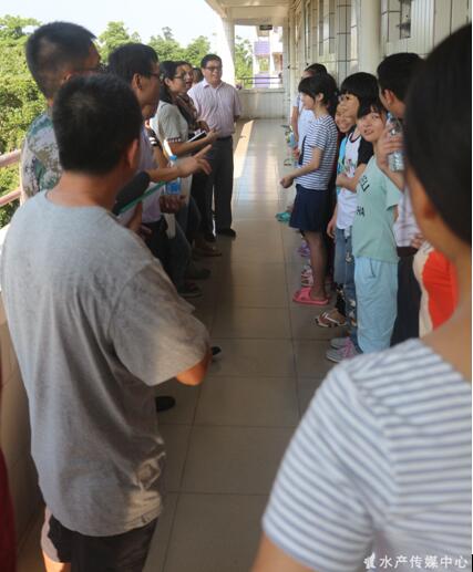 E:\伟德国际1946bv官网\水产传媒中心\2016级相关报道\春风化雨 精准走心\5.jpg