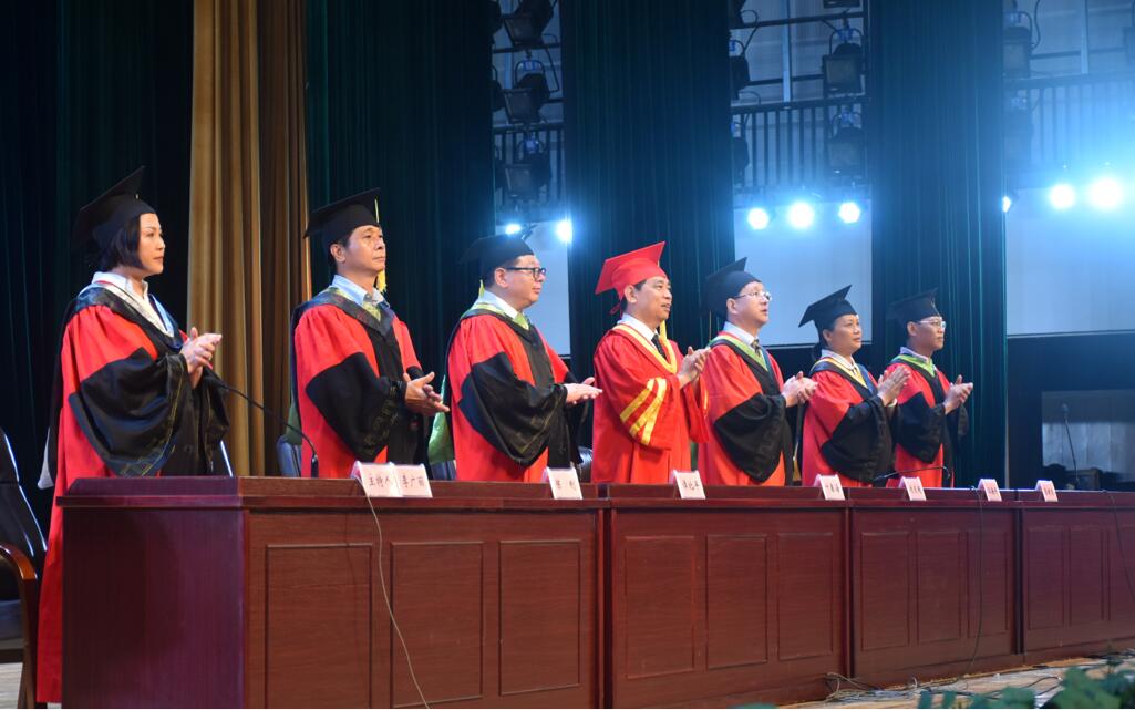 E:\伟德国际1946bv官网\毕业典礼\新闻报道\2018届毕业典礼（伟德国际victor1946）\毕业典礼照片\3.jpg