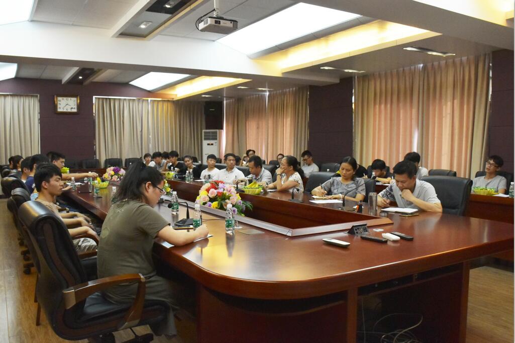 E:\伟德国际1946bv官网\水产传媒中心\2017.6\优秀毕业生干部座谈会\1.jpg E:\伟德国际1946bv官网\水产传媒中心\2017.6\优秀毕业生干部座谈会\1.jpg